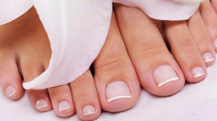 toes not affected by fungi