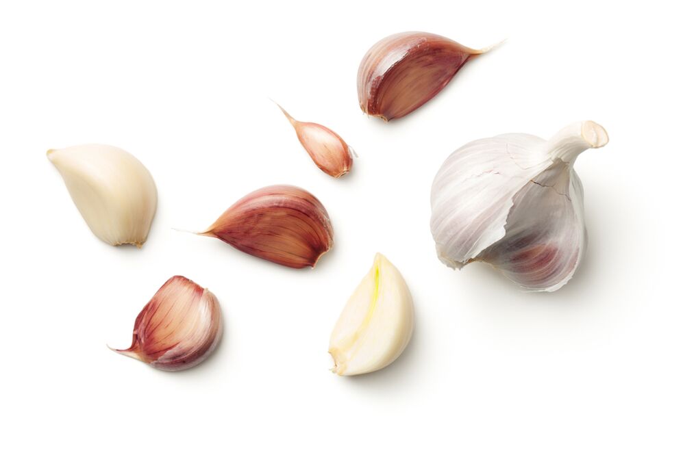 garlic against nail fungus