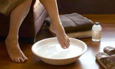 foot bath with celandine against nail fungus